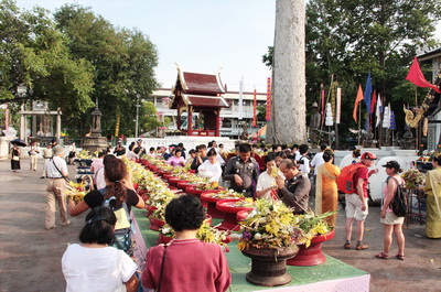 inthakin pilla tradition, chiang mai festival