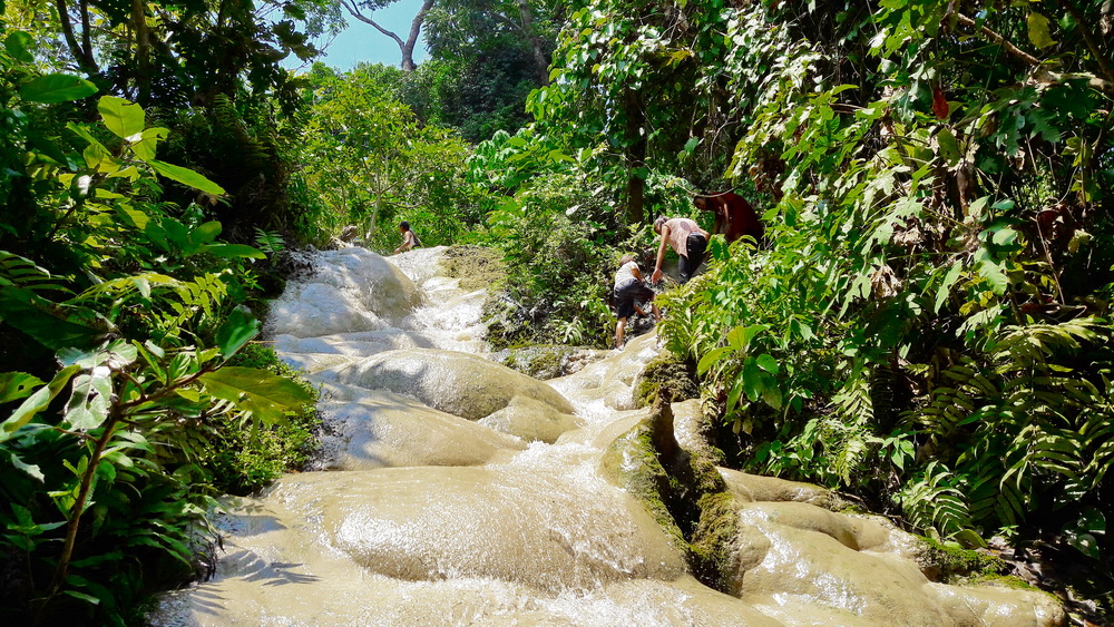 bua tong waterfall, sticky waterfall, buatong sticky waterfall