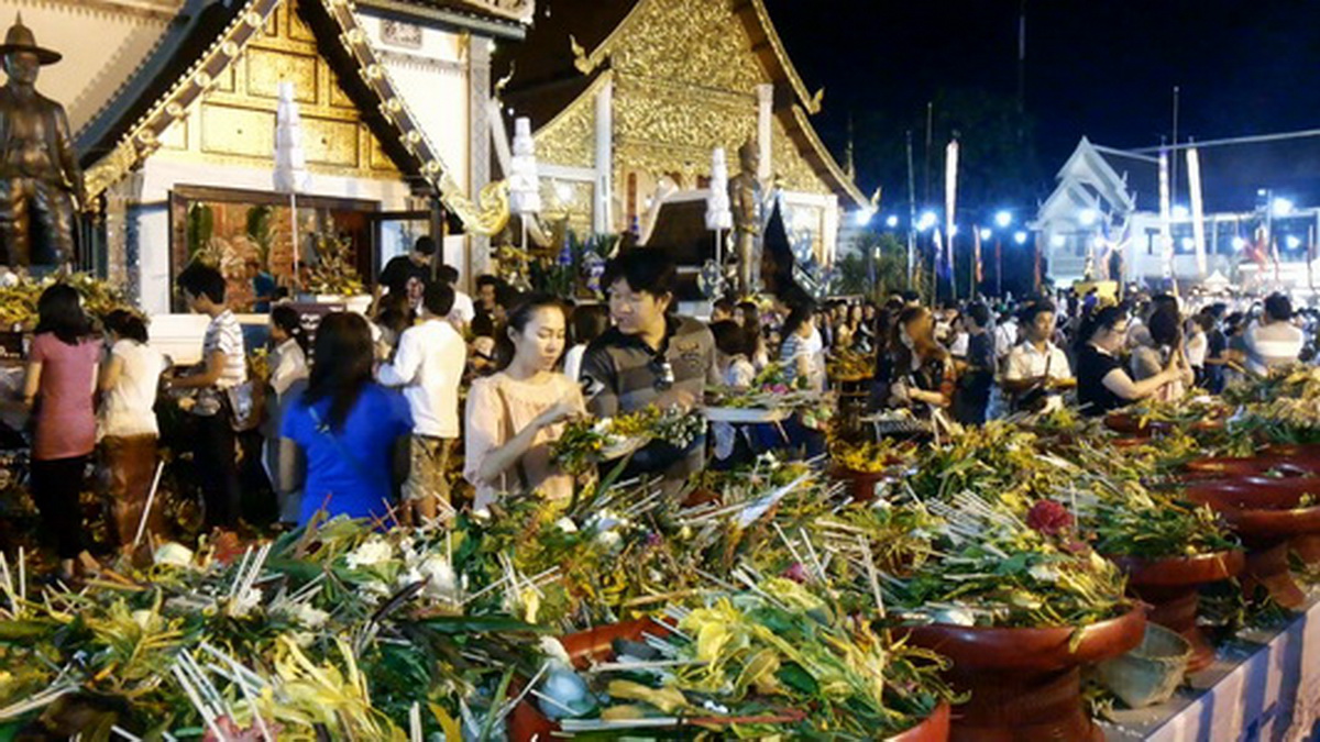 inthakin, inthakin city pillar festival, inthakin festival, inthakin ceremony, sai khan dok, khan dok, chiang mai festival