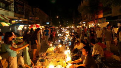 sunday walking street, ta-phae walking street, sunday walking street chiang mai, chiang mai markets