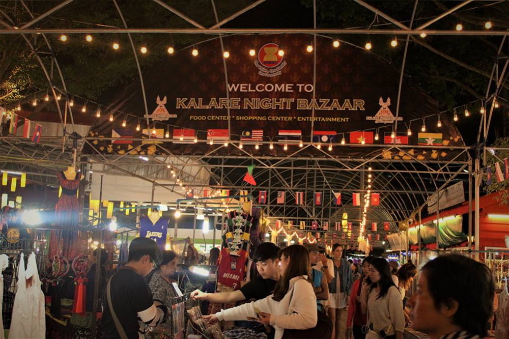 chiang mai night bazaar, chiang night market, shopping in chiang mai