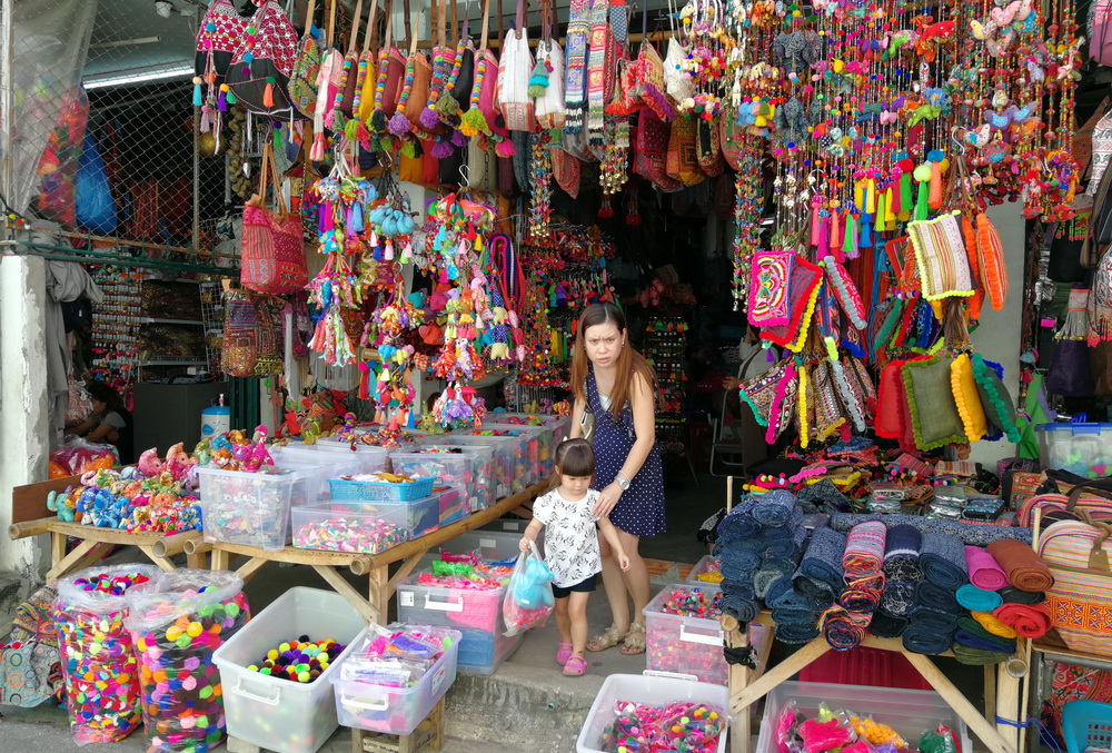 kad luang, warorot market, chiang mai market