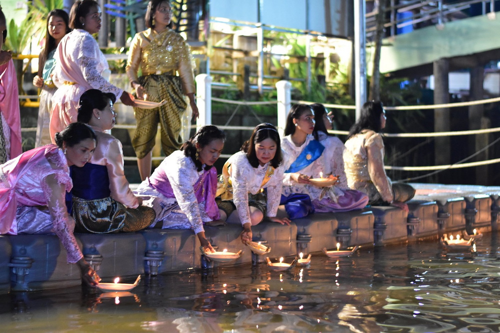 loi krathong regional names, loi krathong variants, loi krathong across regions, loi krathong tradition names, regional loi krathong festivities, regional loi krathong celebrations