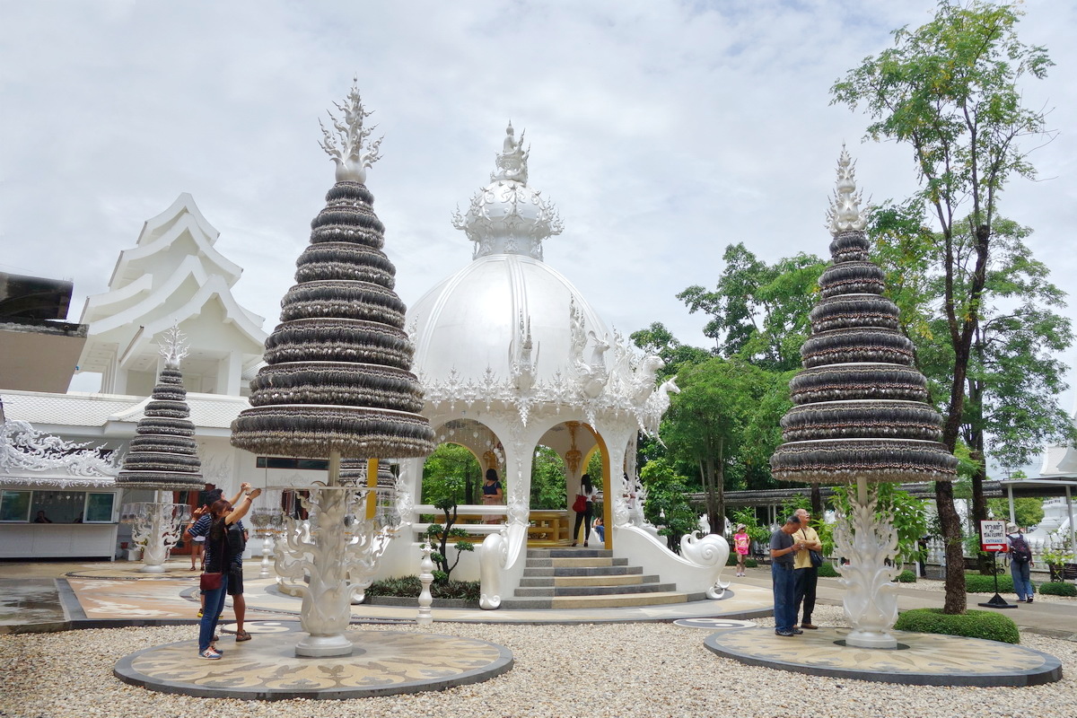 wat rong khun, rong khun temple, white temple, attractions in chiang rai, chiang rai attractions, must place in chiang rai