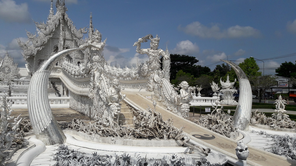 wat rong khun, rong khun temple, white temple, attractions in chiang rai, chiang rai attractions, must place in chiang rai