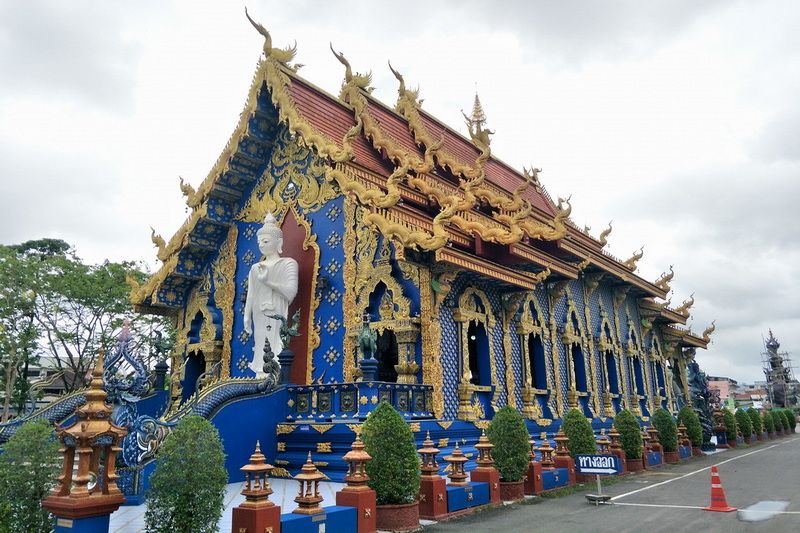 blue temple, wat rong sueten, budget tour chiang rai, chiang rai day tour, chiang rai tour from chiang mai, tour from chiang mai to chiang rai, one day tour chiang rai, day tour chiang rai, chiang rai tours, tour chiang rai golden triangle