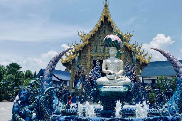 blue temple, wat rong sueten, budget tour chiang rai, chiang rai day tour, chiang rai tour from chiang mai, tour from chiang mai to chiang rai, one day tour chiang rai, day tour chiang rai, chiang rai tours, tour chiang rai golden triangle