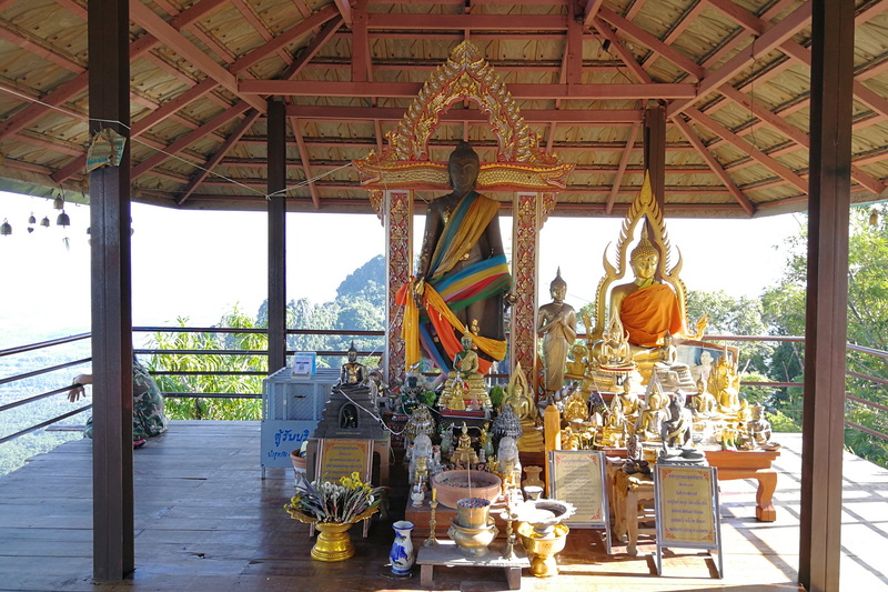 wat chalermprakiat, chalermprakiat temple, mountain temple, wat phraphutthabat sutthawart, phraphutthabat sutthawart temple