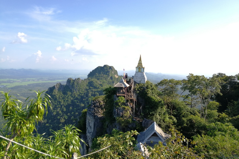 wat chalermprakiat, chalermprakiat temple, mountain temple, wat phraphutthabat sutthawart, phraphutthabat sutthawart temple