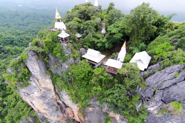 wat chalermprakiat, chalermprakiat temple, mountain temple, wat phraphutthabat sutthawart, phraphutthabat sutthawart temple, lampang day tour