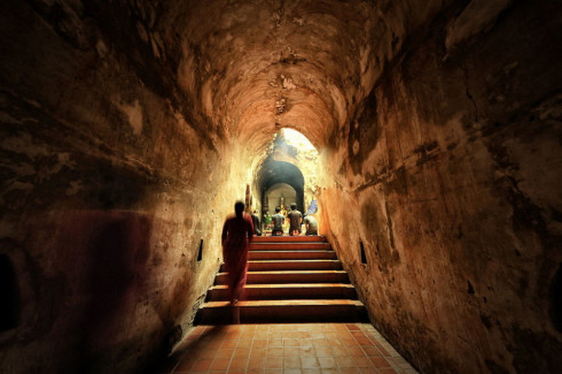 umong temple, wat umong, turnel temple