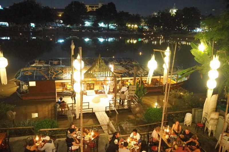 River Side Bar & Restaurant