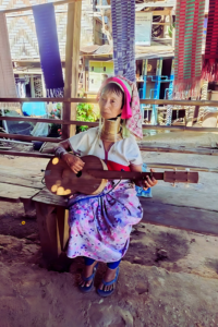 baan nam phiang din, ban nam phiang din, nam phiang din long neck village, nam phiang din village, ban nam phiang din long neck, ban nam phiang din long neck village