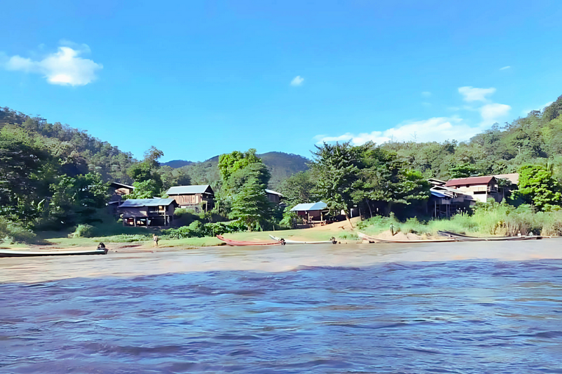 baan nam phiang din, ban nam phiang din, nam phiang din long neck village, nam phiang din village, ban nam phiang din long neck, ban nam phiang din long neck village