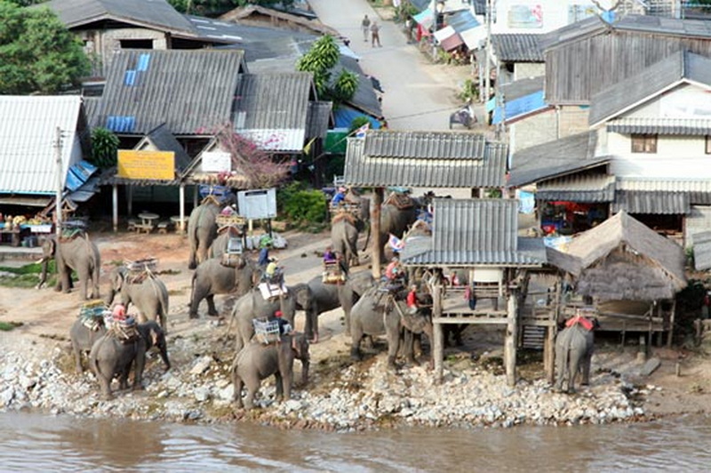 ban ta ton, ta ton village, ta ton sailing trip